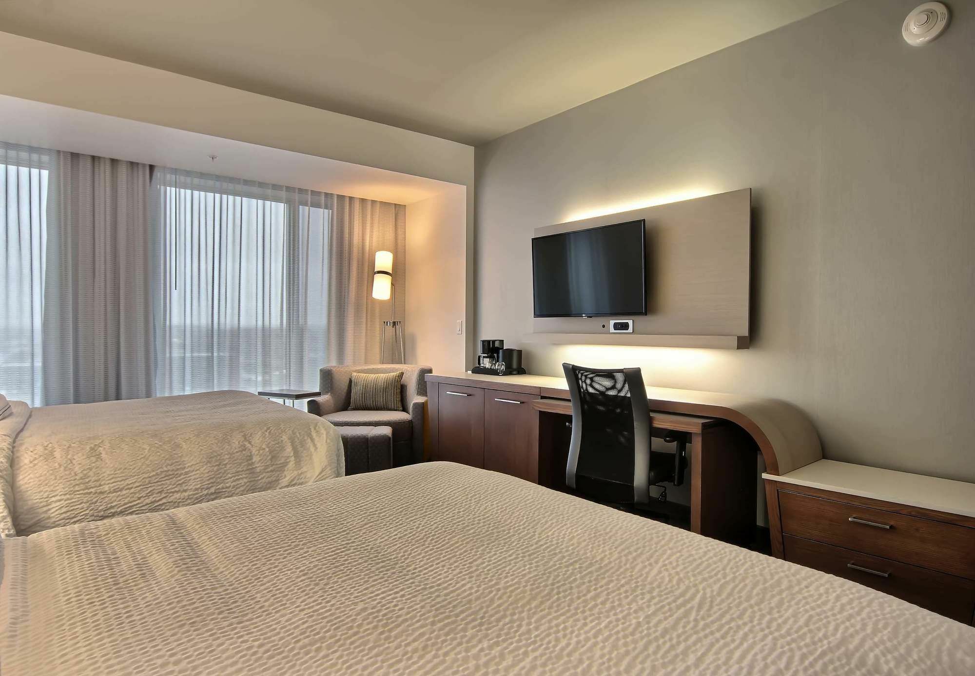 Courtyard By Marriott Quebec City Hotel Екстериор снимка